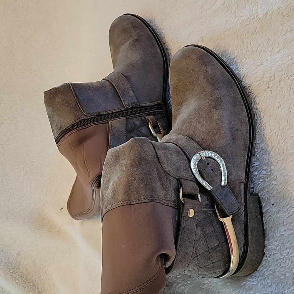 Boots - Picture 2 of 3
